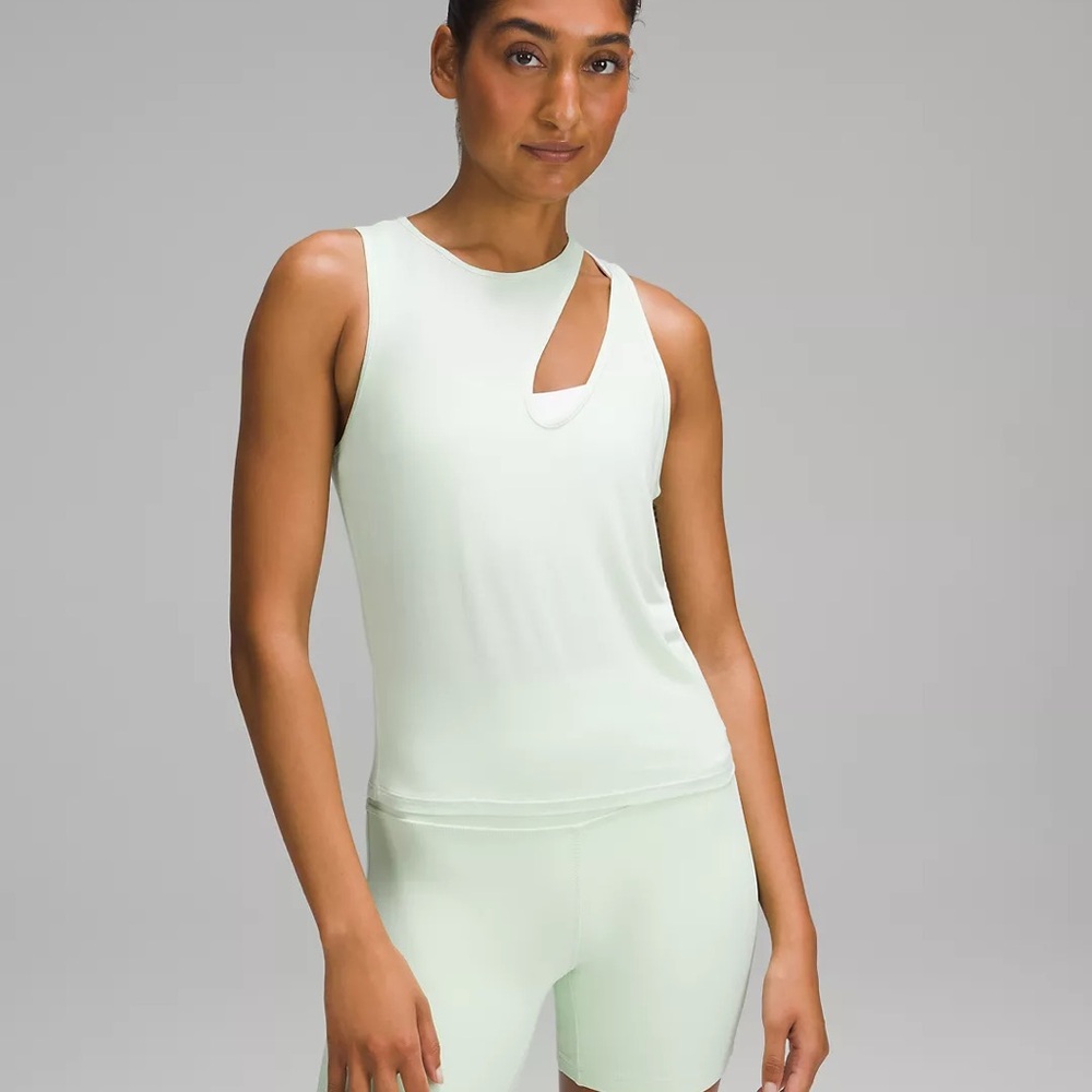 Lululemon Shoulder cut- out Yoga Tank Sz:14NEW